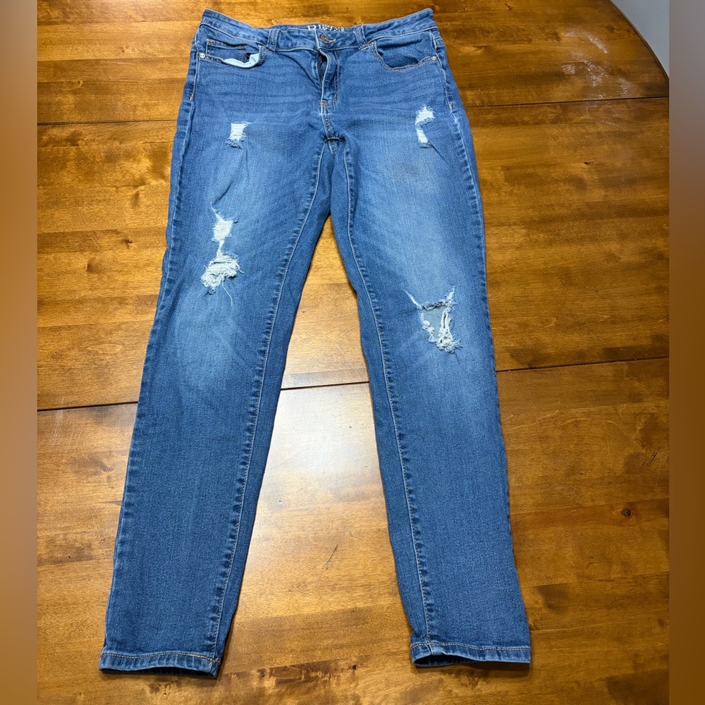 Classic Distressed Skinny Jeans in Blue